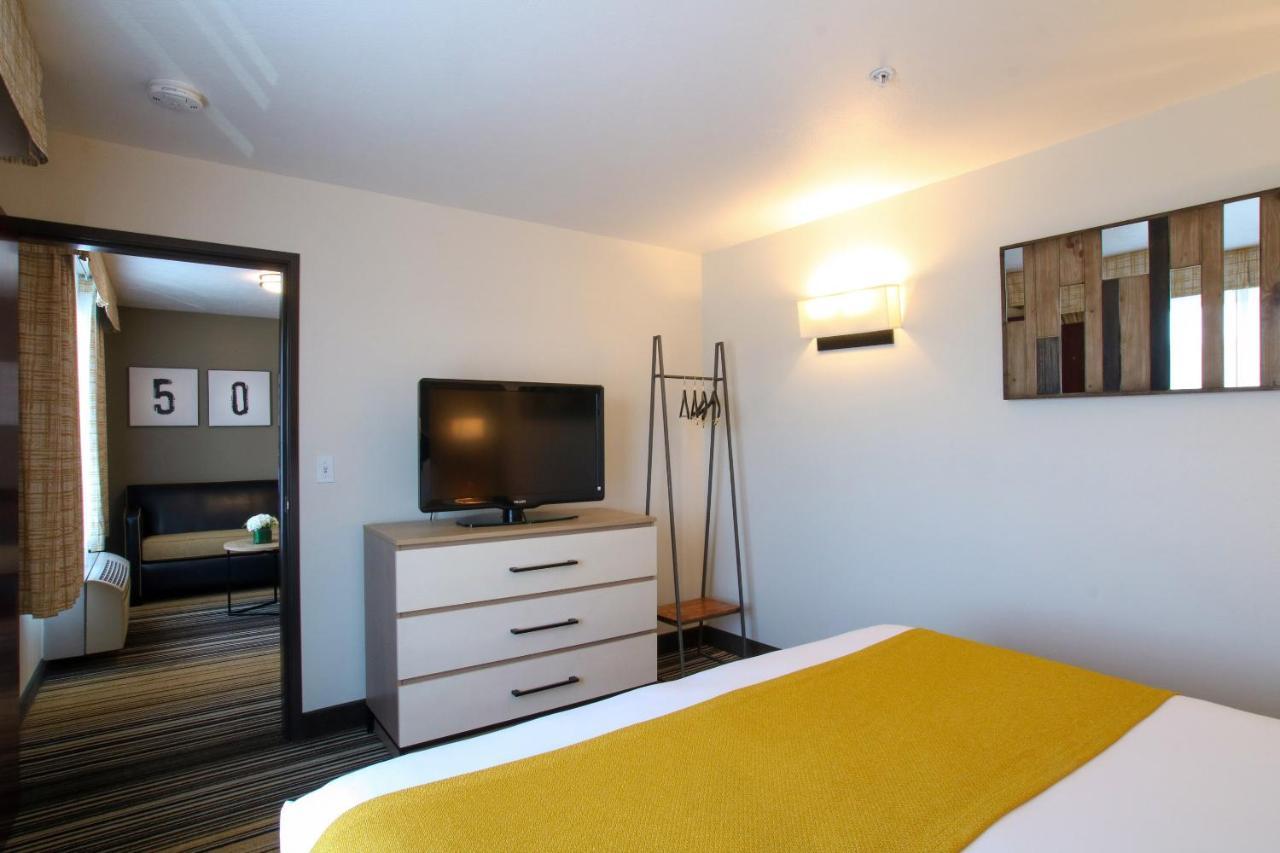 Oxford Suites Spokane Valley Buitenkant foto