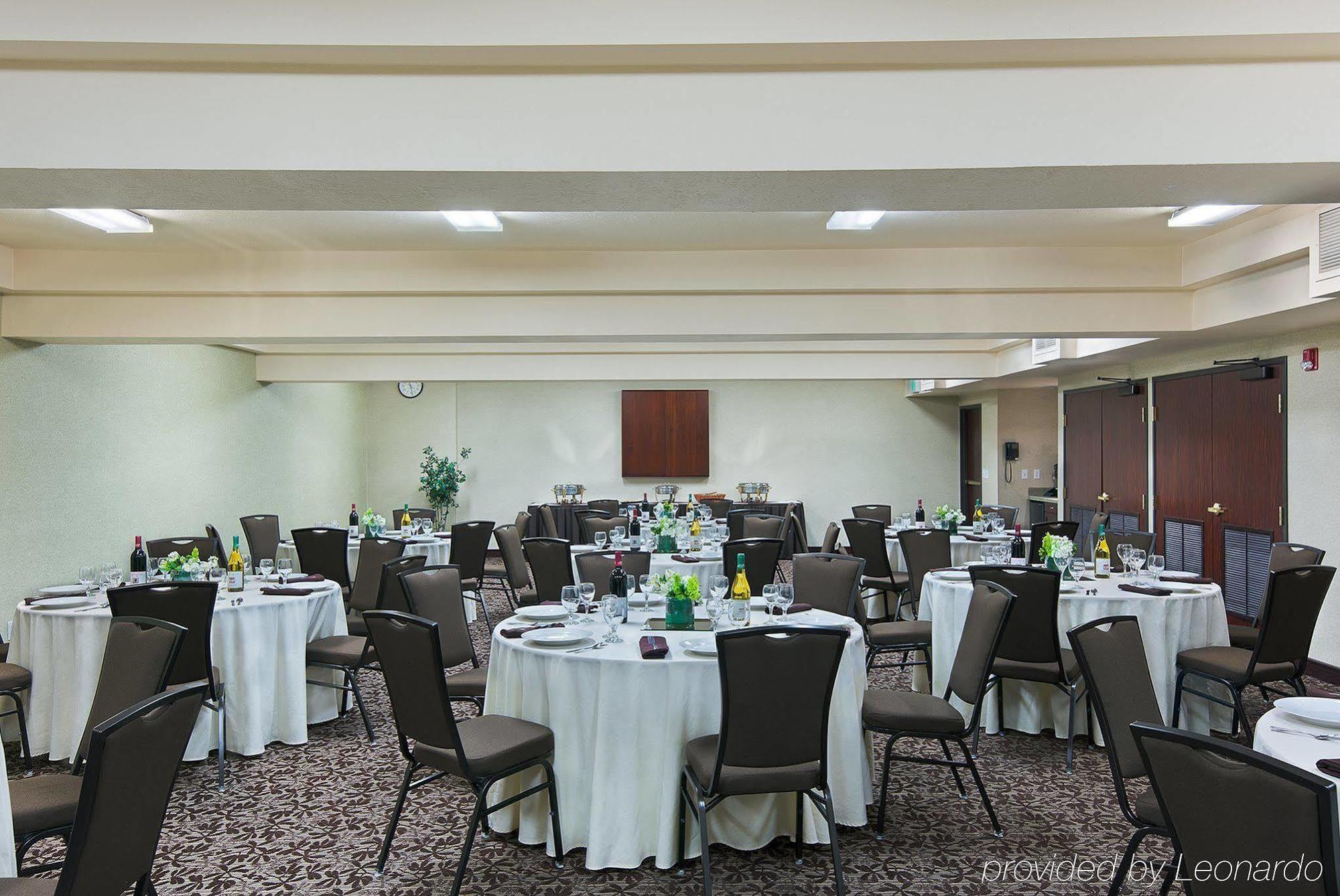 Oxford Suites Spokane Valley Buitenkant foto