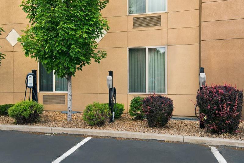 Oxford Suites Spokane Valley Buitenkant foto